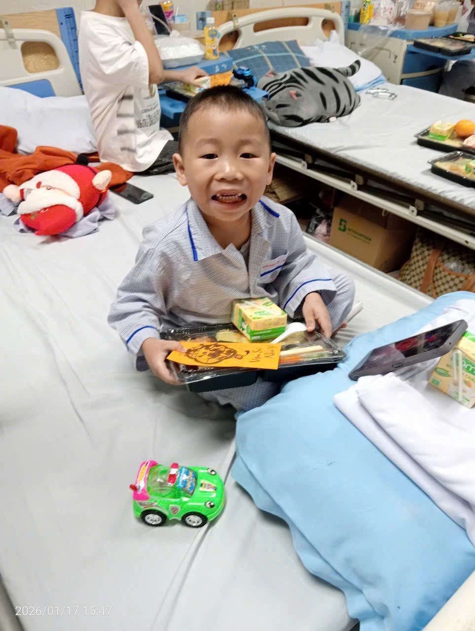 Nụ cười bên suất cơm trưa