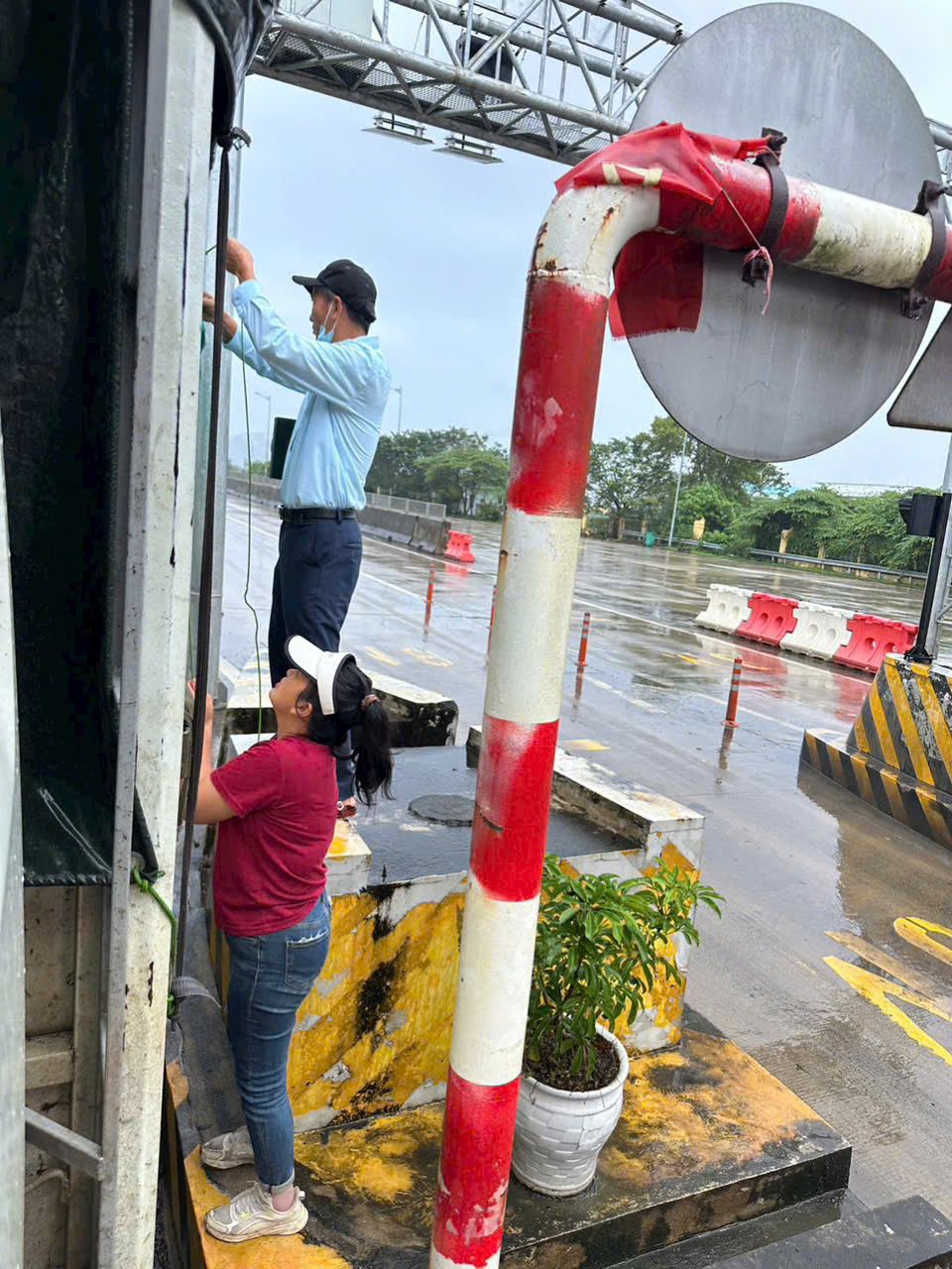 Chuyến hàng trên đường vào vùng lũ